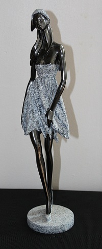 Statue Jeune femme